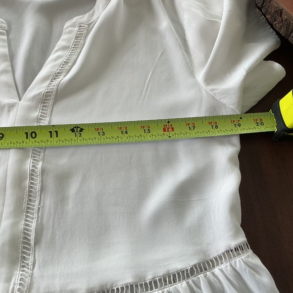 Express Size M White Short Flared Sleeves Peplum Top V-Neck 100% Rayon - Picture 9 of 10
